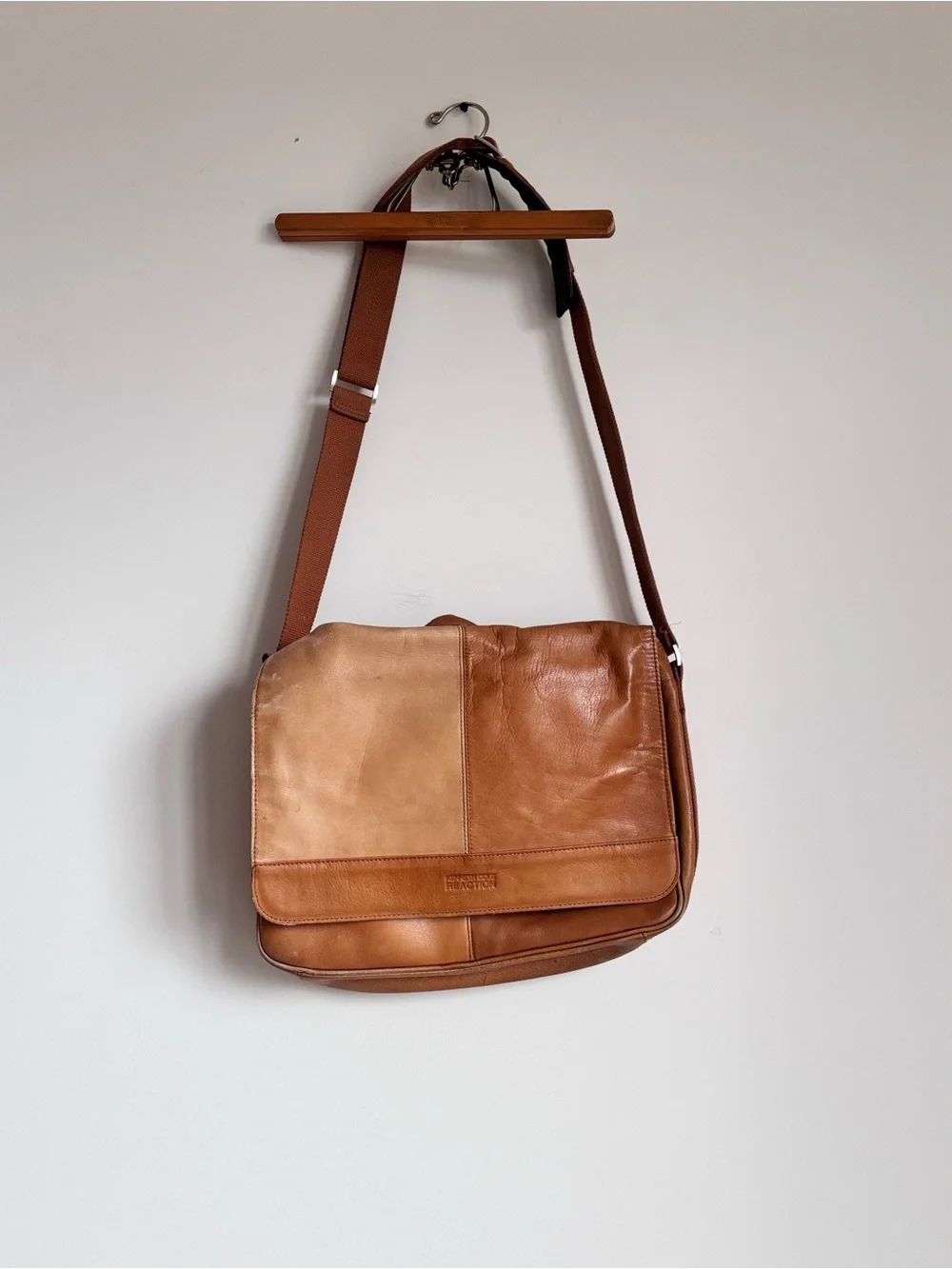 Kenneth Cole REACTION Tan Leather Colorblock Messenger Bag Laptop Briefcase